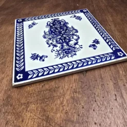 Grand carreau ancien gien bleu blanc – faïence décorative vintage 15x15 cm