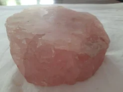 Grand cendrier / vide-poche en quartz rose massif de Madagascar