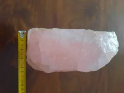 Grand cendrier / vide-poche en quartz rose massif de Madagascar