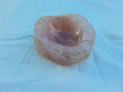 Grand cendrier / vide-poche en quartz rose massif de Madagascar