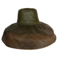 grand chapeau malgache en fibres tressées