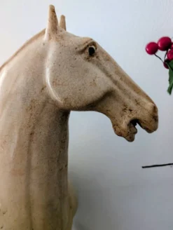 Grand cheval de style Tang en céramique craquelée 40 cm