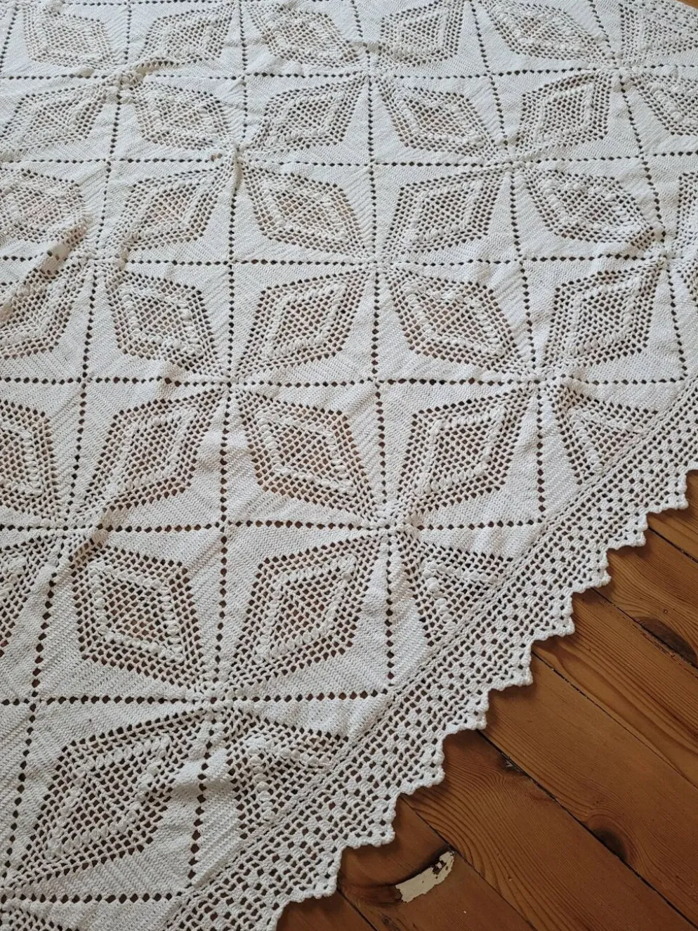 Grand dessus de lit blanc crocheté