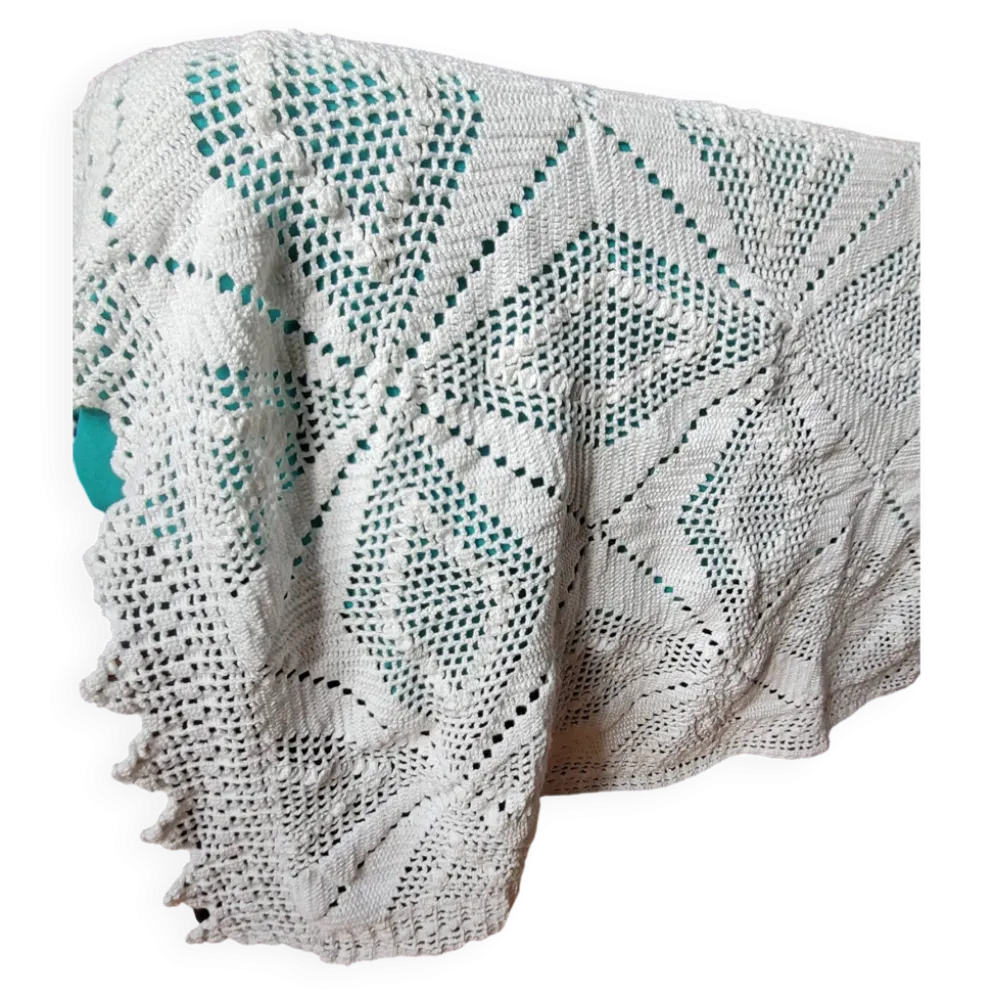 Grand dessus de lit blanc crocheté