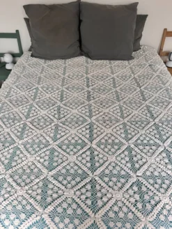 Grand dessus de lit vintage au crochet fait main