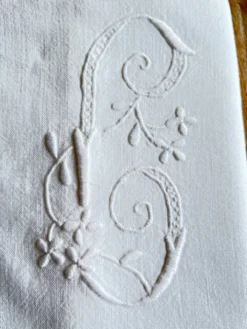 Grand drap plat ancien monogrammé