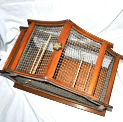 Grande cage à oiseau vintage en bois et grillage métal - Fabrication artisanale 1960