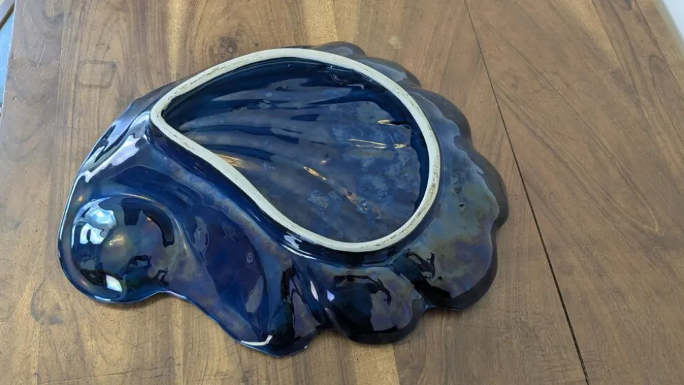 Grande coupe vintage coquillage en céramique émaillée bleue