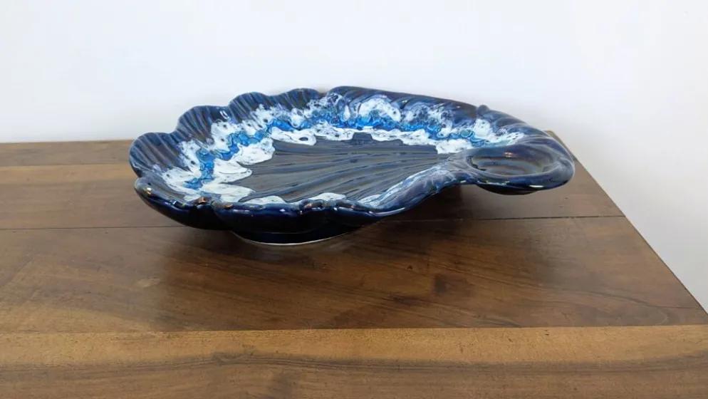 Grande coupe vintage coquillage en céramique émaillée bleue