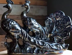 Grande sculpture de paons en céramique noire irisée - Années 1970