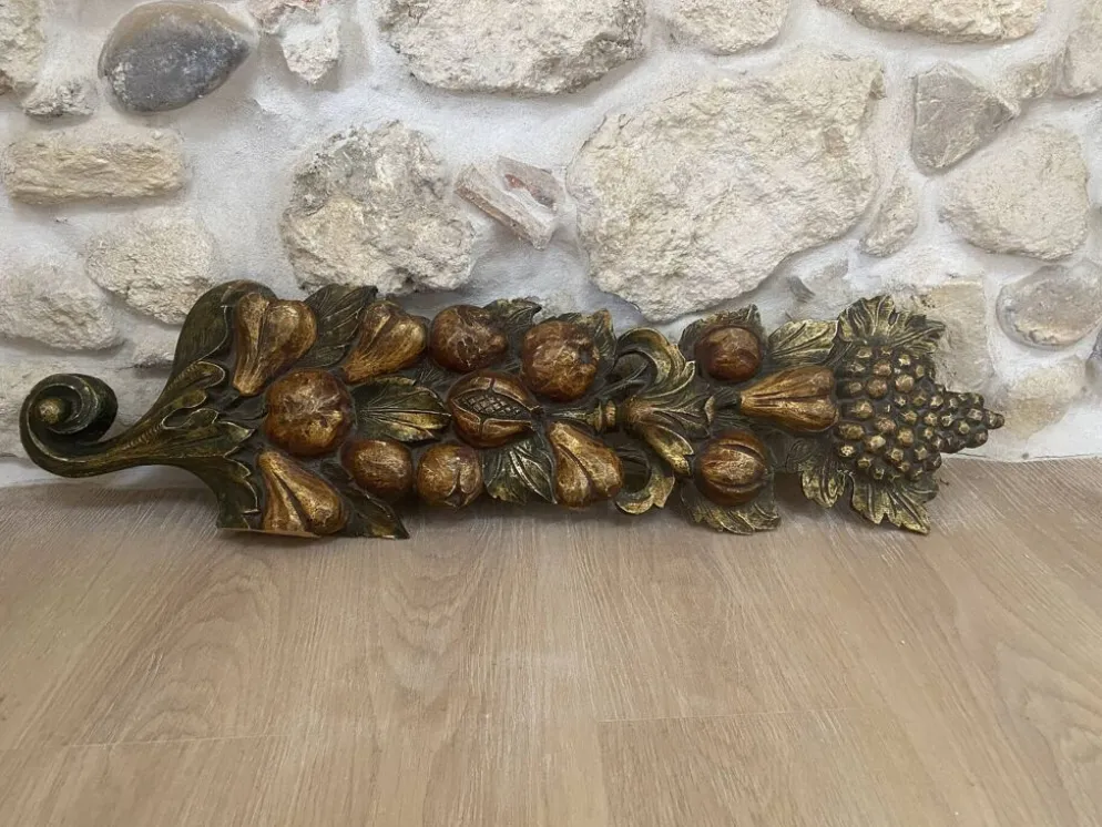Grande sculpture murale en bois sculpté doré – fruits et feuillages –