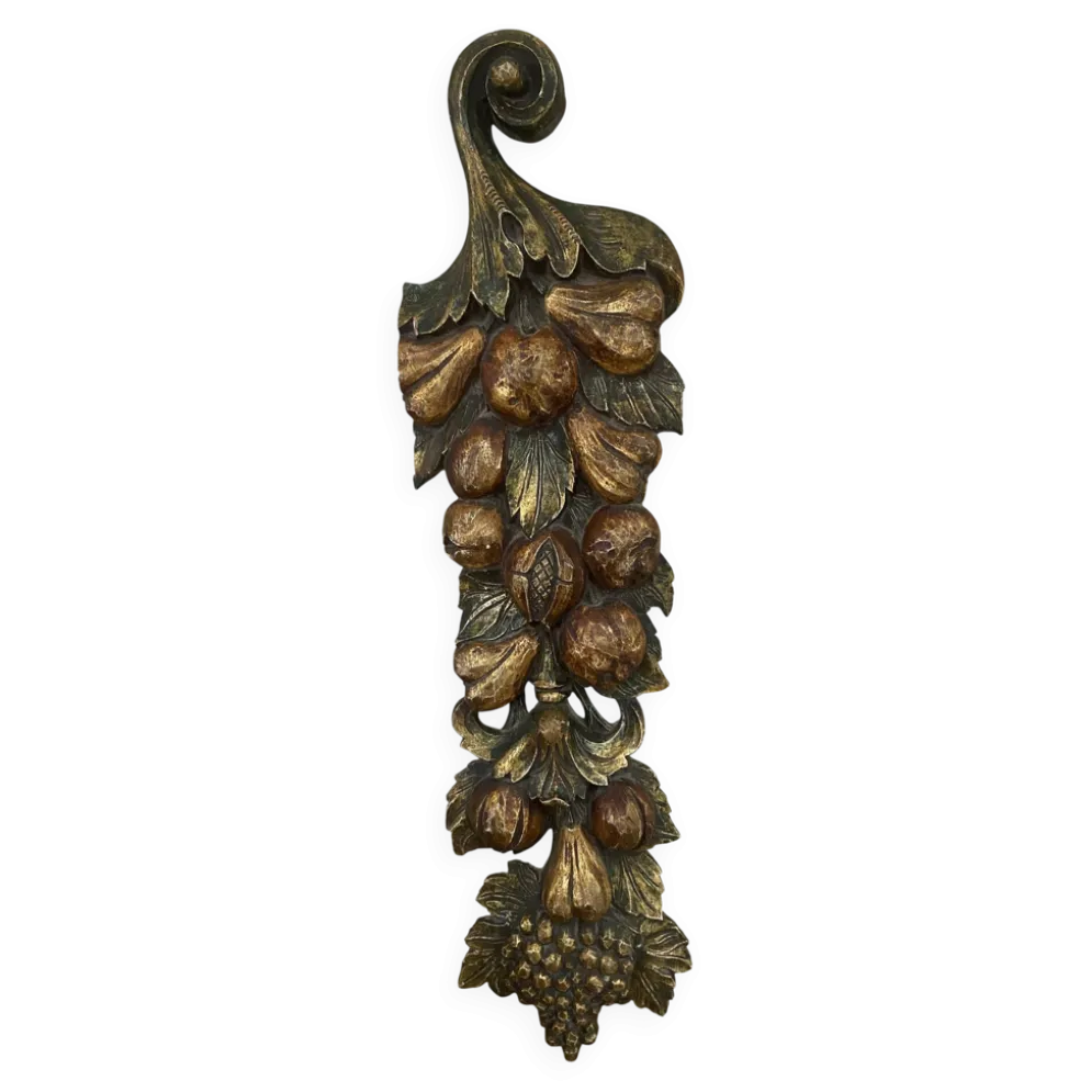Grande sculpture murale en bois sculpté doré – fruits et feuillages –