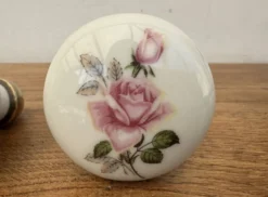 2 Grandes Poignée ronde de porte en porcelaine décor fleur rose diamèt