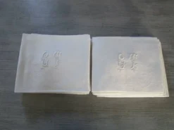 12 grandes serviettes de table anciennes, damassées, monogrammées