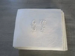 12 grandes serviettes de table anciennes, damassées, monogrammées