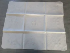 12 grandes serviettes de table anciennes, damassées, monogrammées