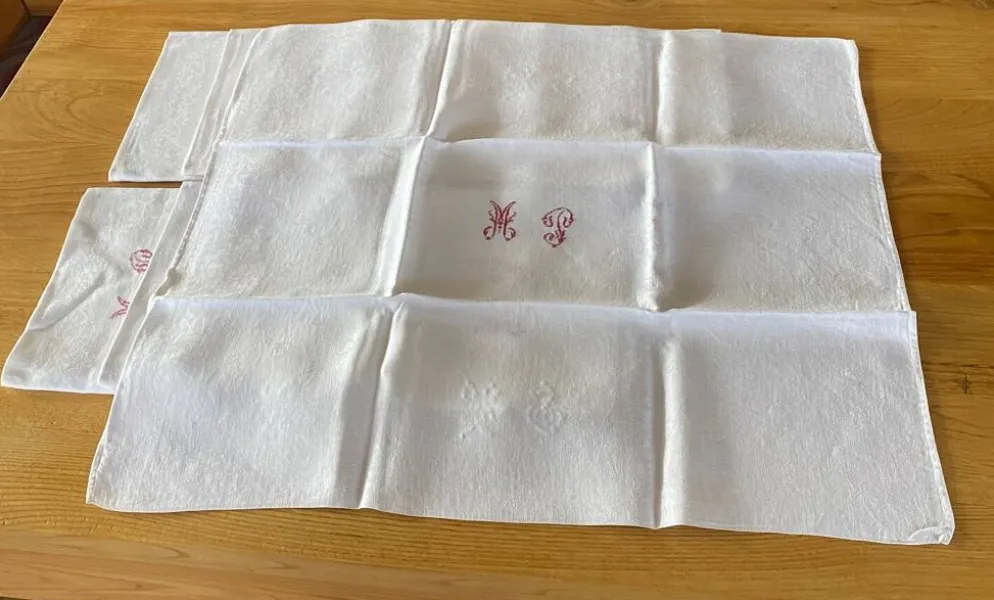 12 grandes serviettes monogramme MP