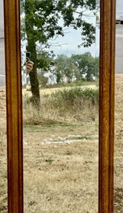 Grand et ancien miroir de pied chantourné biseauté