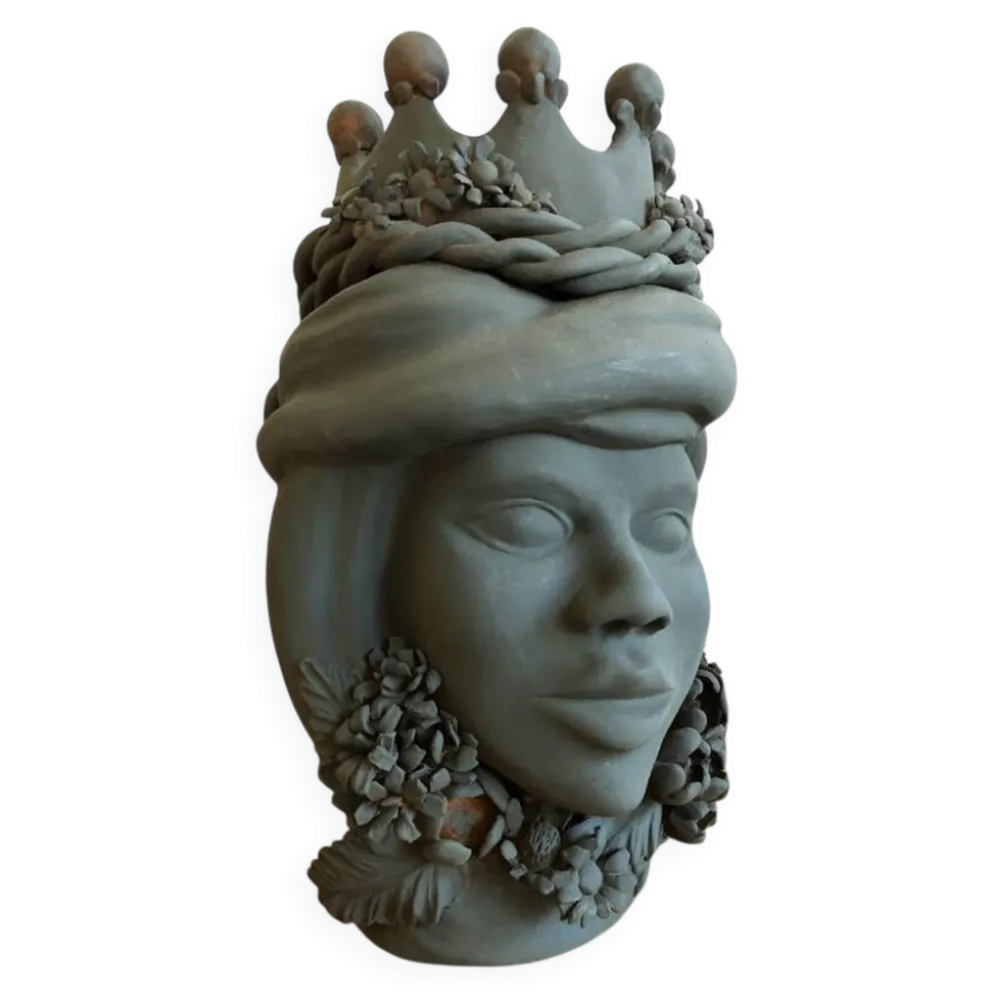 Grande tête couronnée en céramique par Stefania Boemi – Sicile, 44 cm