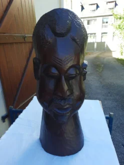 Grande tête sculptée africaine en bois exotique – Madagascar – 65 cm