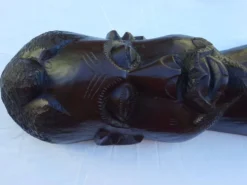 Grande tête sculptée africaine en bois exotique – Madagascar – 65 cm