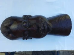 Grande tête sculptée africaine en bois exotique – Madagascar – 65 cm