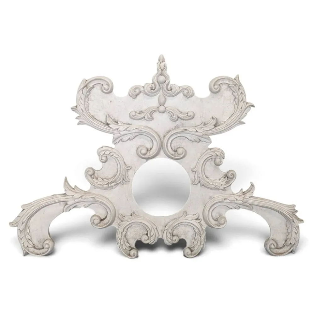 Grand fronton rocaille en stuc et bois sculpté patiné blanc à oculus