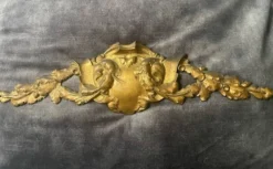 grand fronton style Louis XV en bronze numéroté
