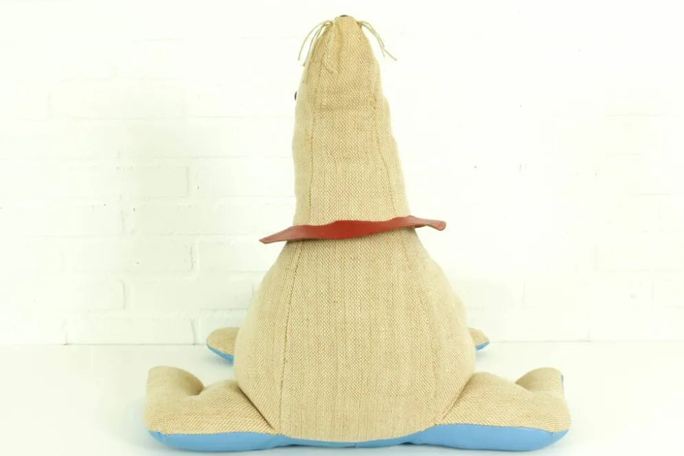 Grand jouet thérapeutique en jute et cuir en forme de phoque par Renate Müller, années 1960.