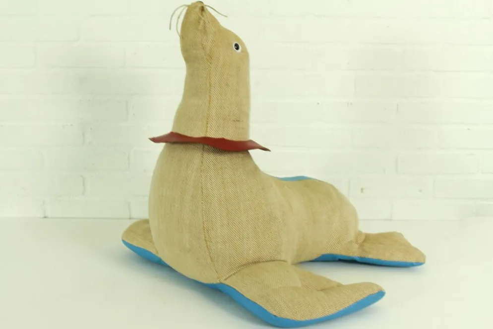 Grand jouet thérapeutique en jute et cuir en forme de phoque par Renate Müller, années 1960.