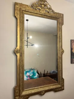 Grand miroir ancien doré