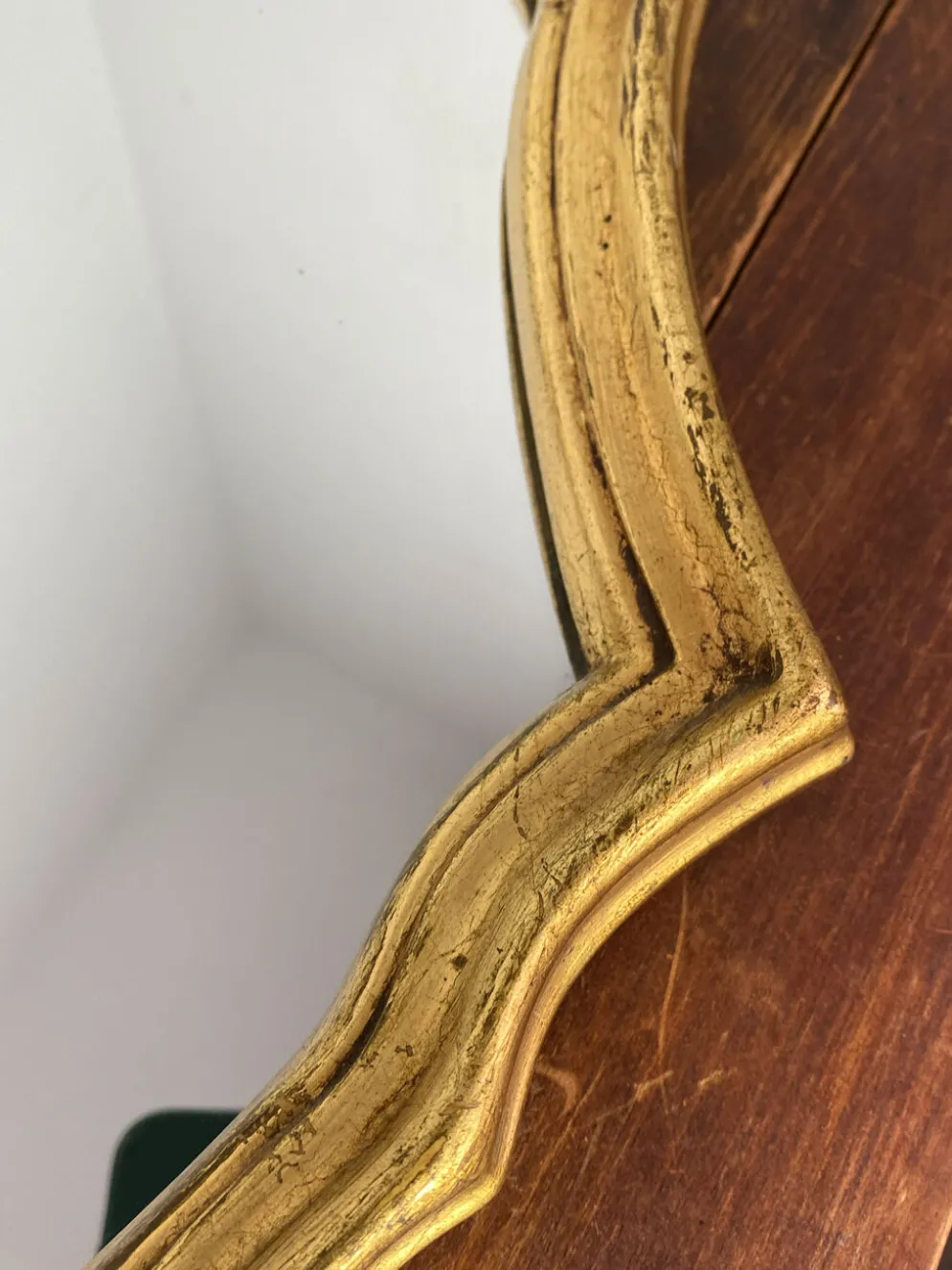 Grand miroir baroque en bois doré