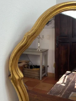 Grand miroir baroque en bois doré