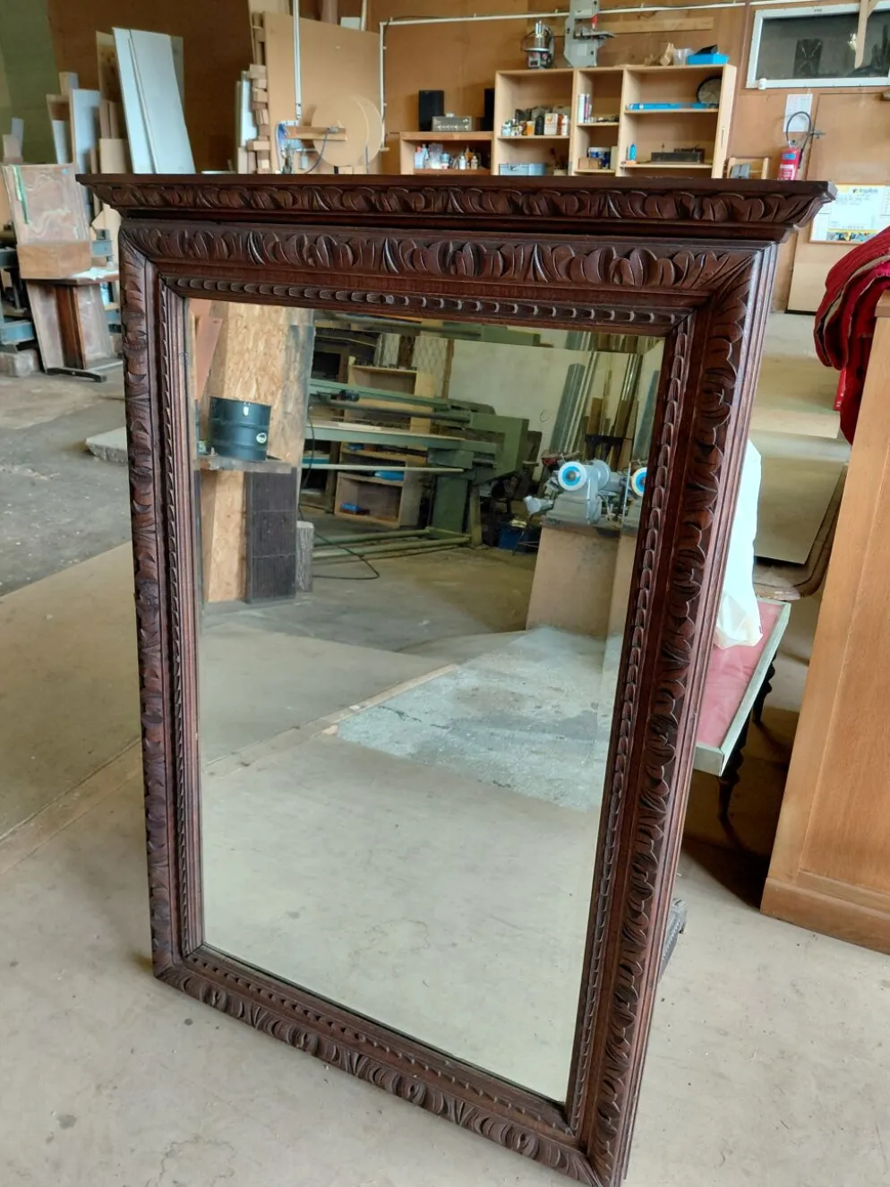 Grand Miroir biseauté à cadre en bois sculpté