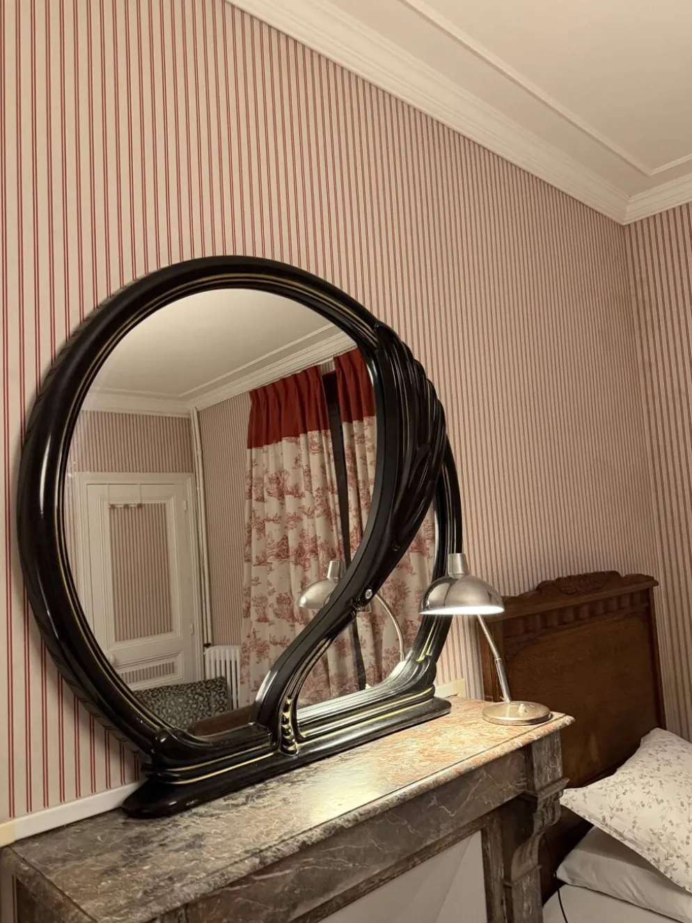 Grand miroir « Black Swan » postmoderne, années 1970-1980