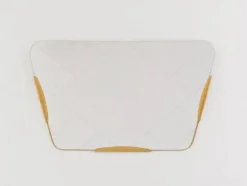 Grand miroir doré trapézoïdal avec motif de diamant gravé, Autriche, années 1950.
