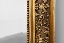 Grand miroir en bois doré de style baroque, 20e siècle