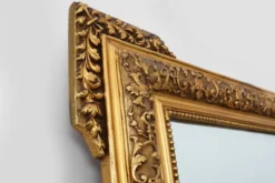 Grand miroir en bois doré de style baroque, 20e siècle