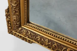 Grand miroir en bois doré de style baroque, 20e siècle