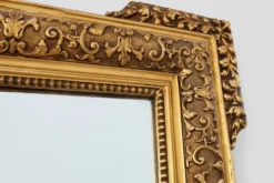 Grand miroir en bois doré de style baroque, 20e siècle