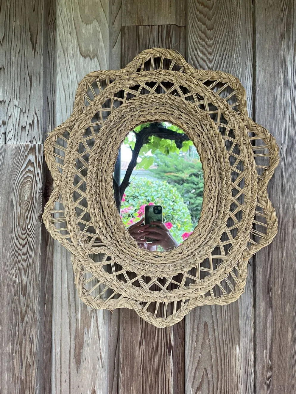 Grand miroir en jonc tressé 1960