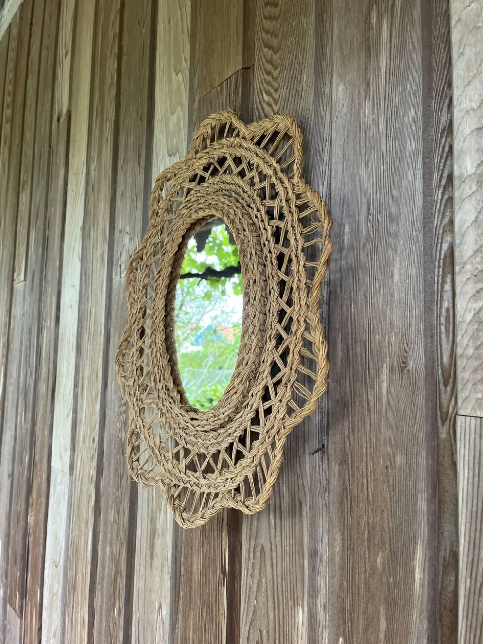 Grand miroir en jonc tressé 1960