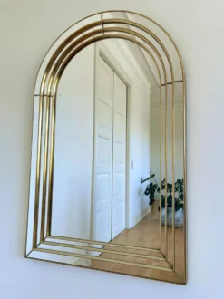 Grand miroir en panneau biseauté arqué vintage Deknudt – or, Belgique, années 1980