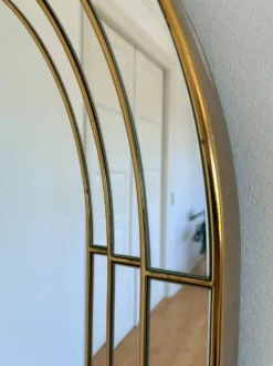 Grand miroir en panneau biseauté arqué vintage Deknudt – or, Belgique, années 1980