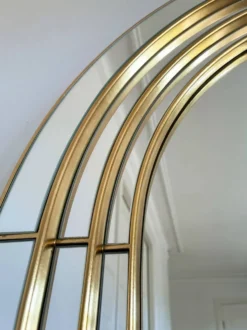 Grand miroir en panneau biseauté arqué vintage Deknudt – or, Belgique, années 1980
