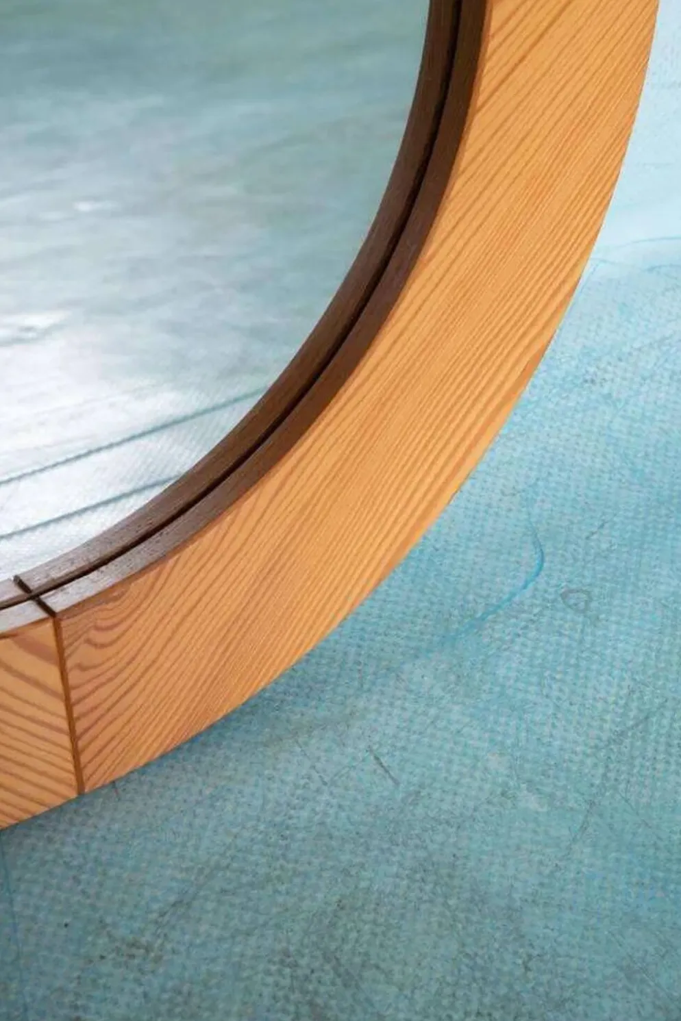Grand miroir en pin vintage des années 1970 avec un savoir-faire.