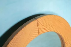 Grand miroir en pin vintage des années 1970 avec un savoir-faire.
