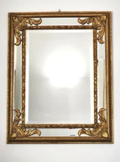 Grand miroir italien doré en bois à verre biseauté
