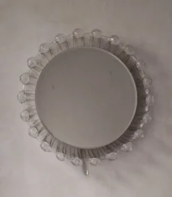 Grand miroir mural biseauté circulaire éclairé en lucite de glace fondue, années 1970