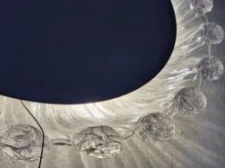 Grand miroir mural biseauté circulaire éclairé en lucite de glace fondue, années 1970